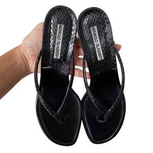 Authentic Manolo Blahnik Thong Black Kitten Heels